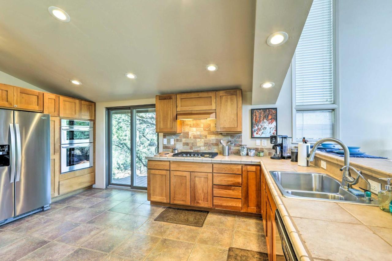 Bright Sedona Home With Deck And Mountain Views! ภายนอก รูปภาพ