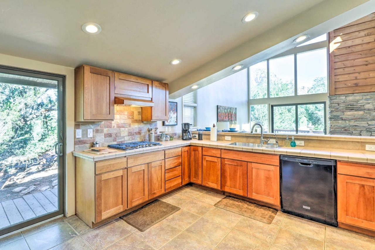 Bright Sedona Home With Deck And Mountain Views! ภายนอก รูปภาพ